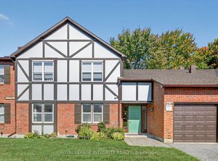 214 Equestrian Dr #A, Ottawa, ON K2M 1E2