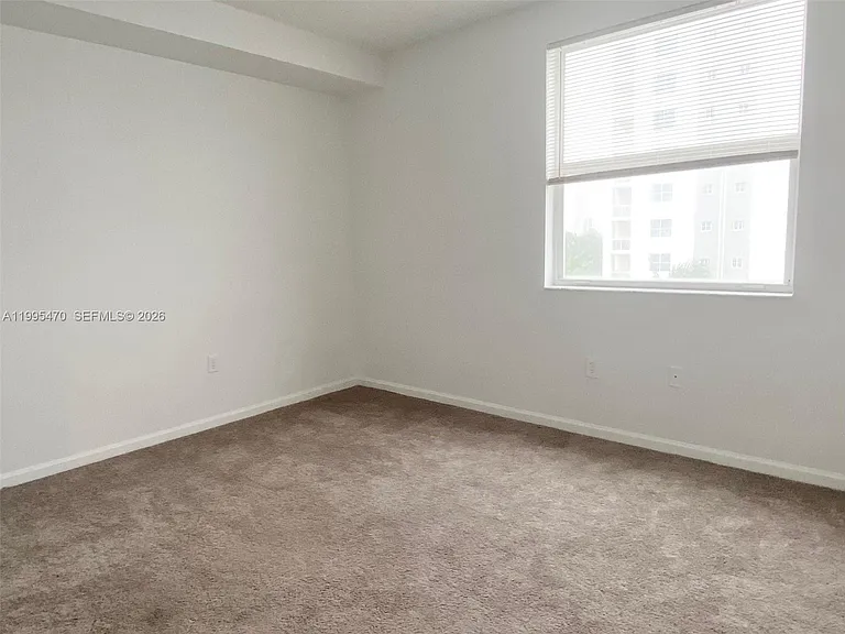 17100 N Bay Rd #1604 — Photo 29