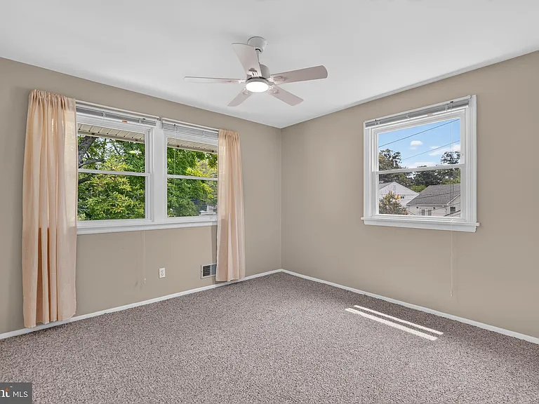 7027 Jefferson Ave — Photo 20