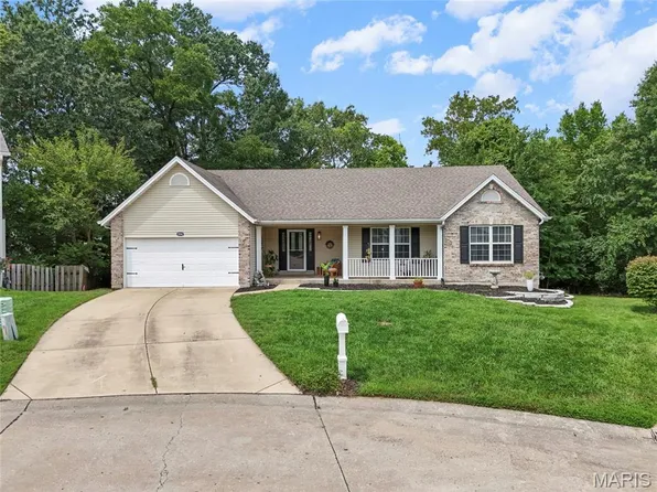 1094 Treeshade Dr, Saint Peters, MO 63376