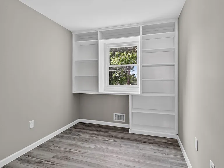 8116 Scotts Level Rd — Photo 6