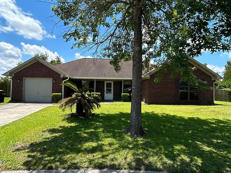 109 Larkin Ct — Photo 2