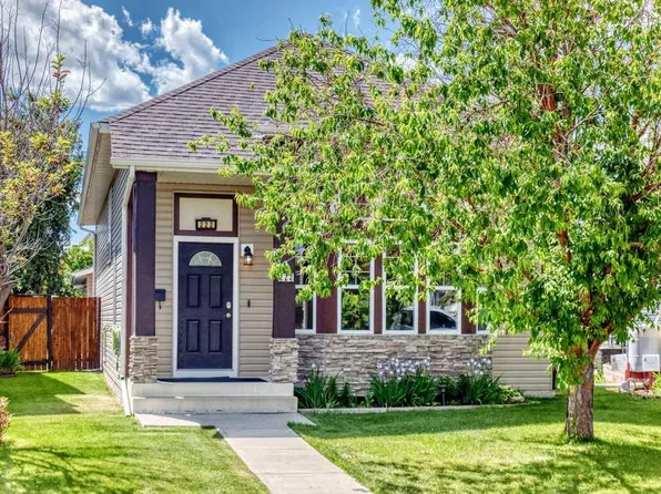 222 E Covewood Close NE, Calgary, AB T3K 5A1