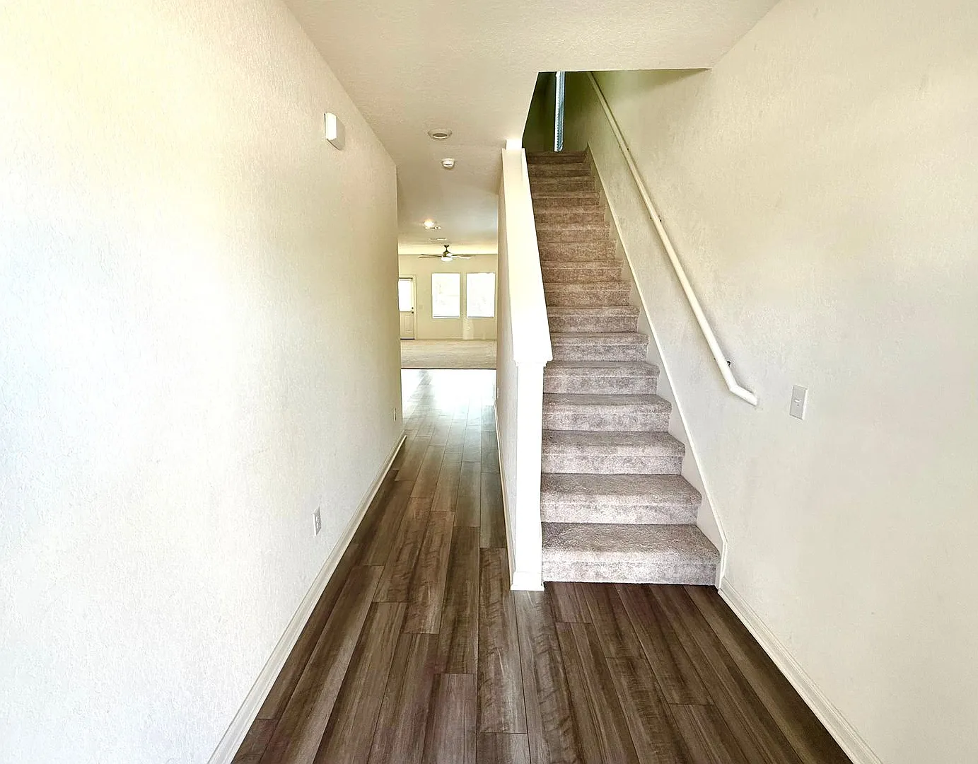 Spacious 5-Bedroom Home with Loft & Community Pool! — Photo 2