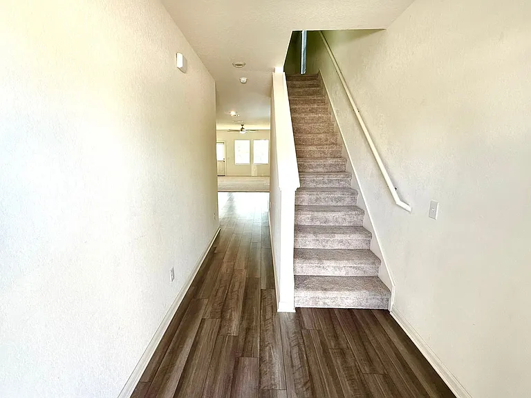 12823 Cygnus — Photo 3