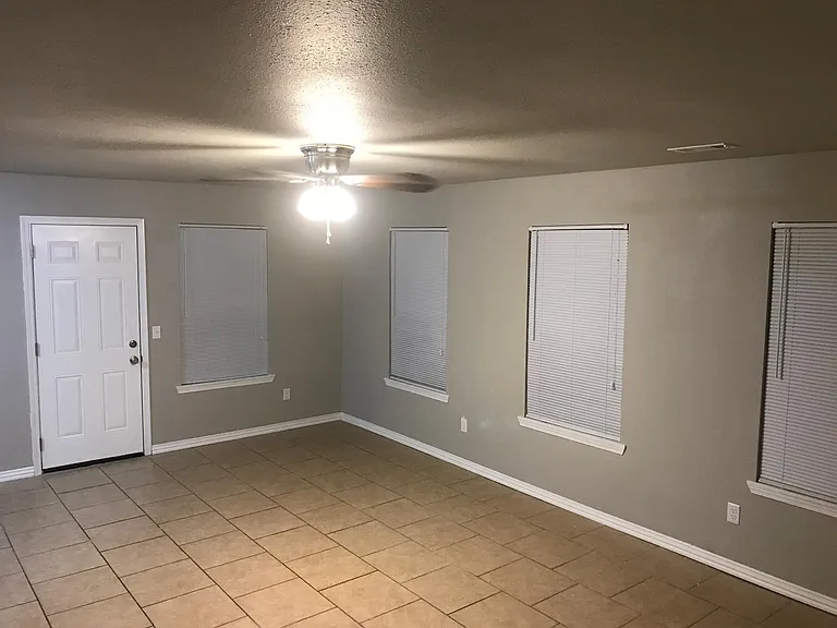1384 N Dawn Dr — Photo 3