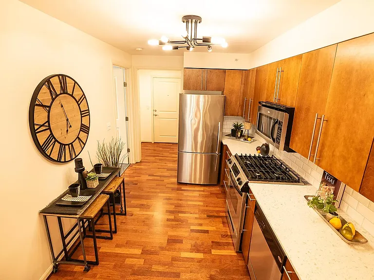 124 Bellevue Ave E #200 — Photo 1
