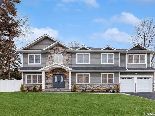 572 Rockland Street, Westbury, NY 11590