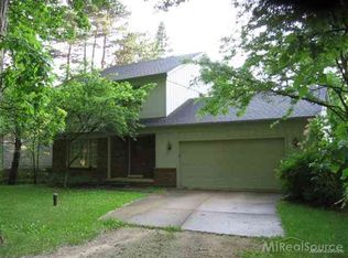 124 S Conklin Rd, Lake Orion, MI 48362