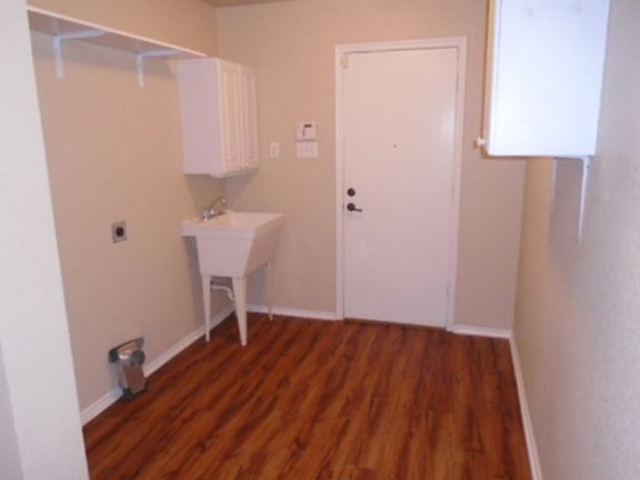5th image of 10821 Braemoor Dr