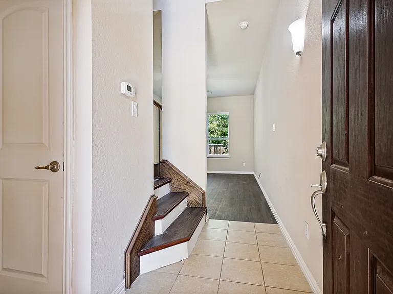 241 Barrington Ln — Photo 7