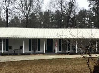 275 Glen Oaks Ln, Talladega, AL 35160