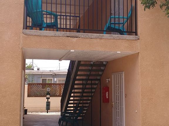 5th image of 1017 Alvarado Dr SE APT 1