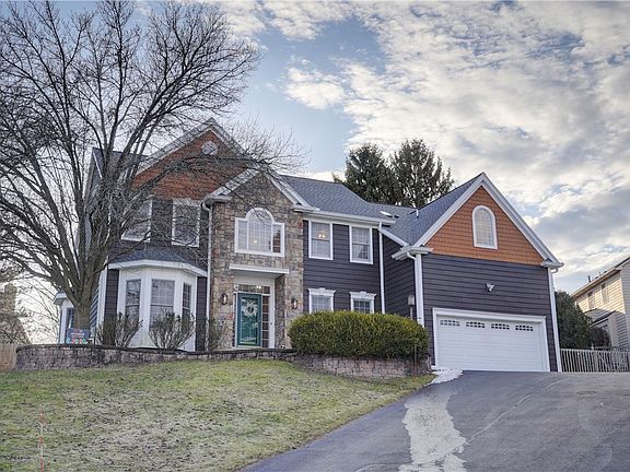 2nd image of 27 Muirfield Ct