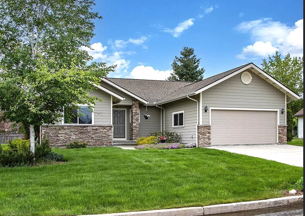 4 bed, 2.5 bath, 1952 sqft, $2,995 — Photo 1