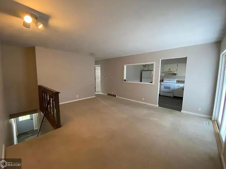 2309 S 5th Ave — Photo 2