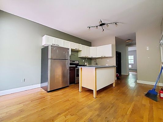 1st image of 297 Tompkins Ave #3
