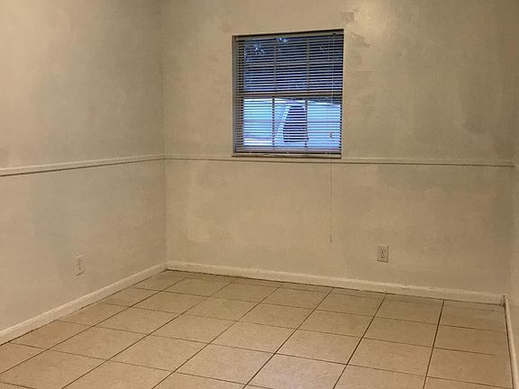 4th image of 1407 College Park Ct