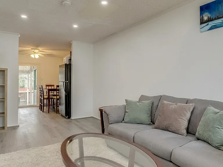 11646 Lincoln St — Photo 6