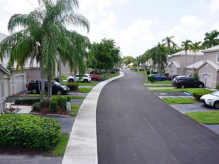 1868 Salerno Cir #1868 — Photo 33