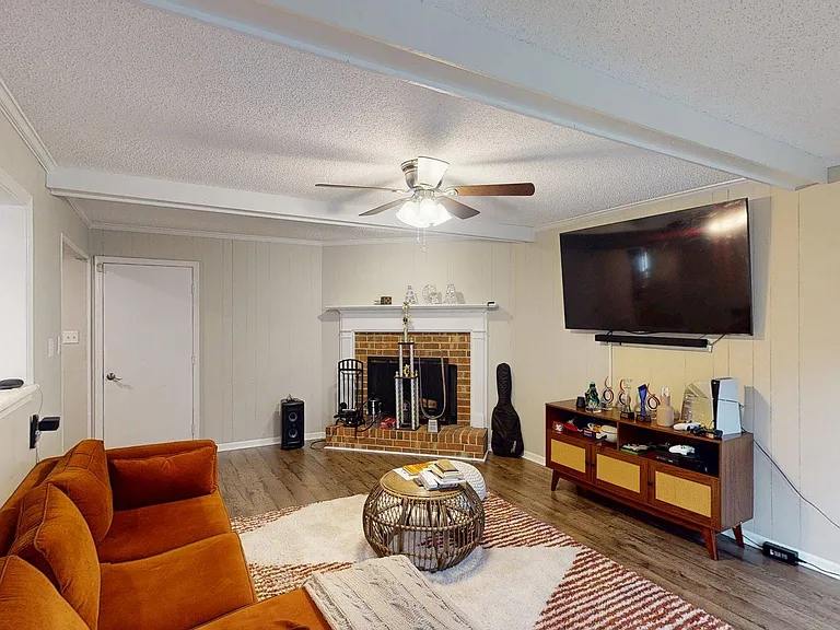 4936 Fountain Hall Dr — Photo 3