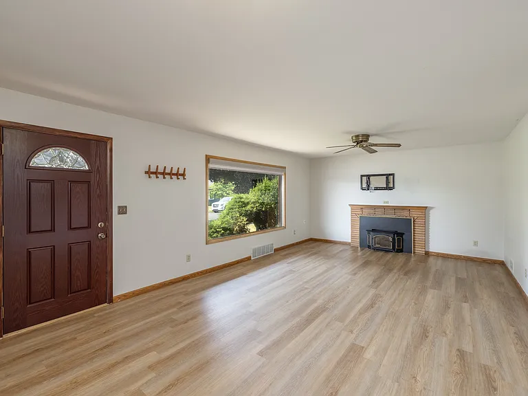 4510 N Windsor Dr — Photo 6