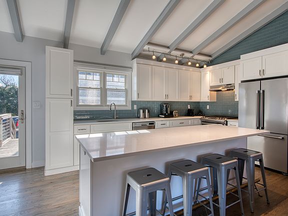 2nd image of 34 Lincoln Rd