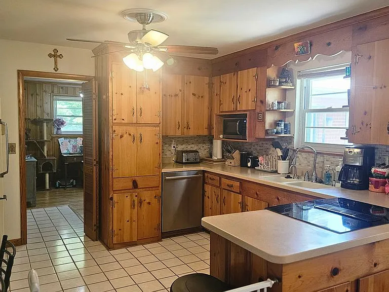 309 Lenore Trl — Photo 9