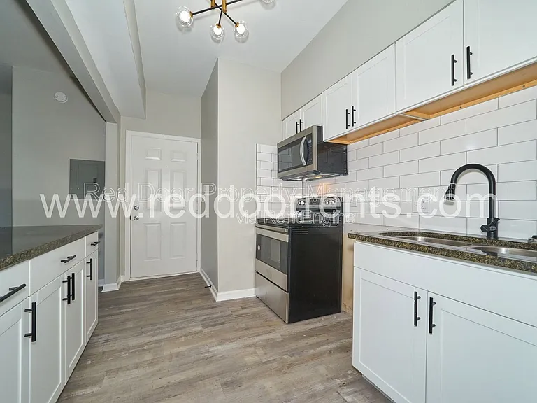 1337 E Market St #5 — Photo 5