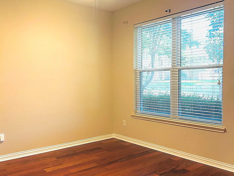 4 bed, 2481 sqft, $2,900 — Photo 4