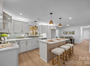 23 Coronet Ln, Hendersonville, NC 28792