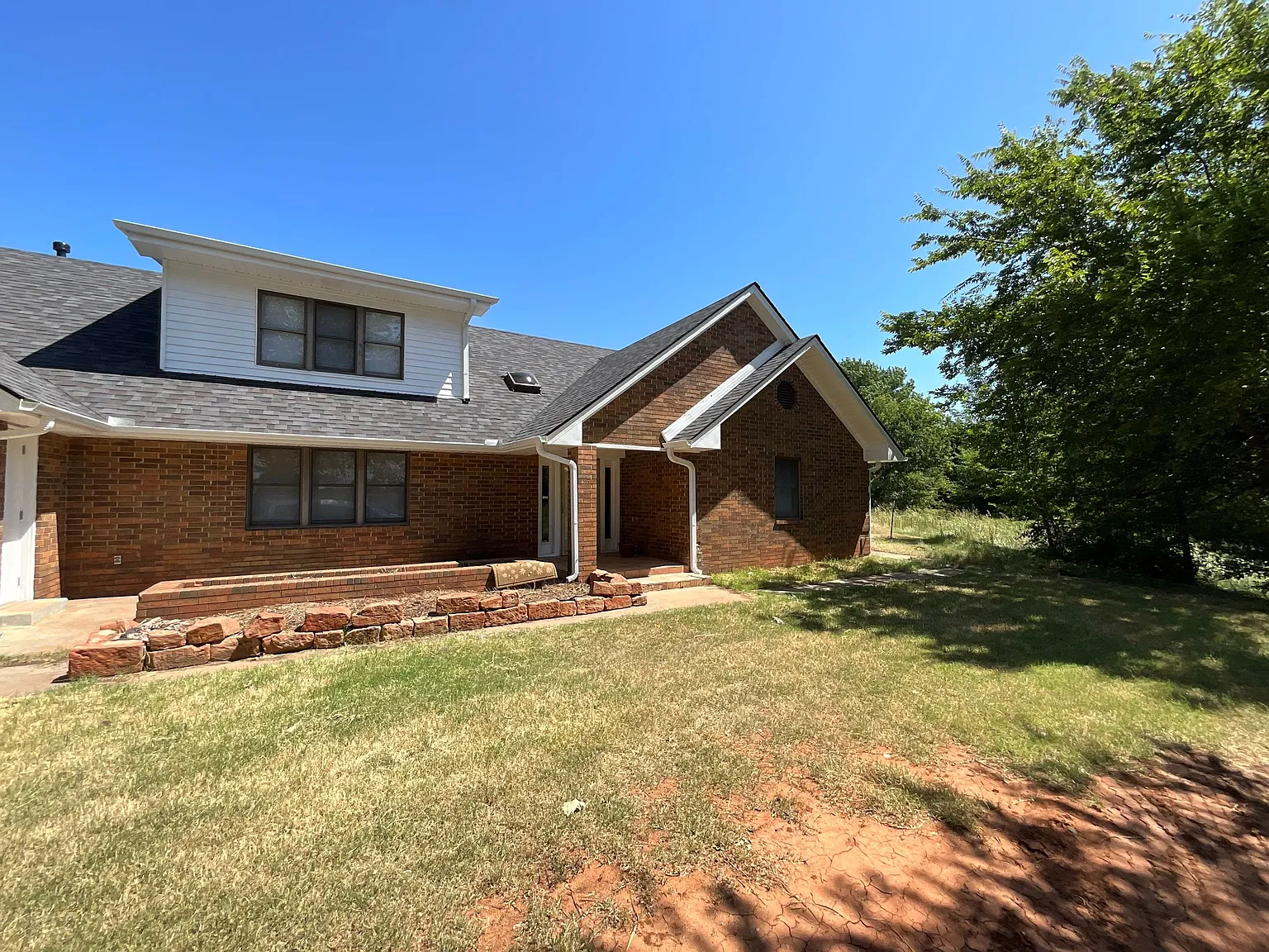 5 bed, 3145 sqft, $2,400 — Photo 2