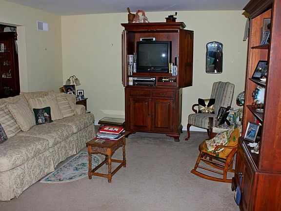 5th image of 628 Crestgate Pl