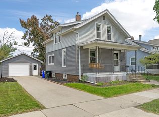 218 21st Ave SW, Cedar Rapids, IA 52404