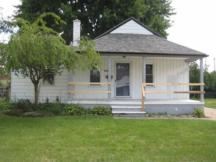 24580 Stewart Ave photo 1
