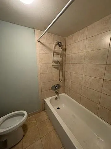 1 bed, 1.5 bath, 695 sqft, $1,550 — Photo 4
