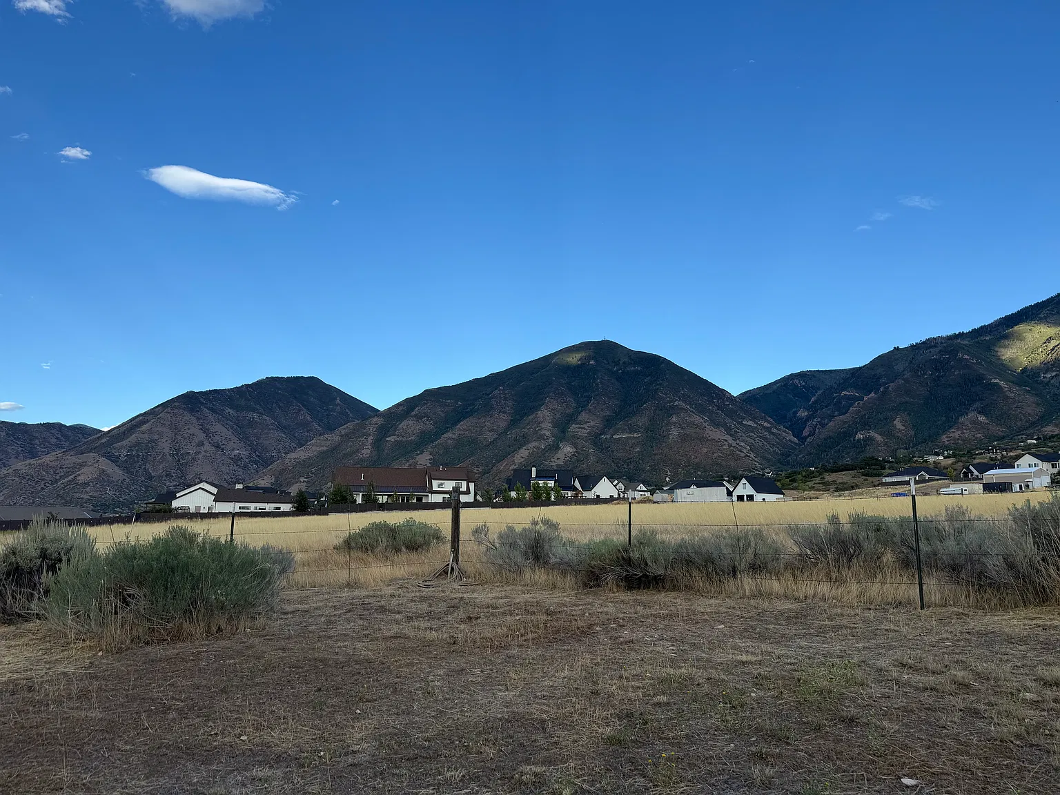 6 bed, 4.5 bath, 5715 sqft, $4,100 — Photo 4
