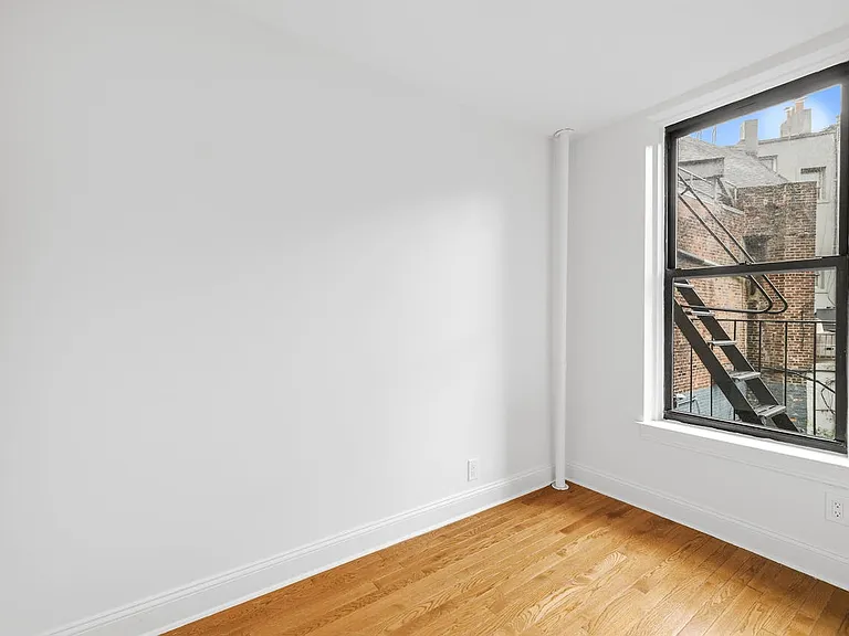 18 Cornelia St #1 — Photo 5