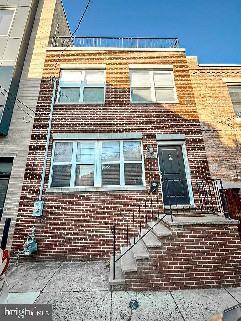 3 bed, 2.0 bath, 2308 sqft, $3,600 — Photo 1