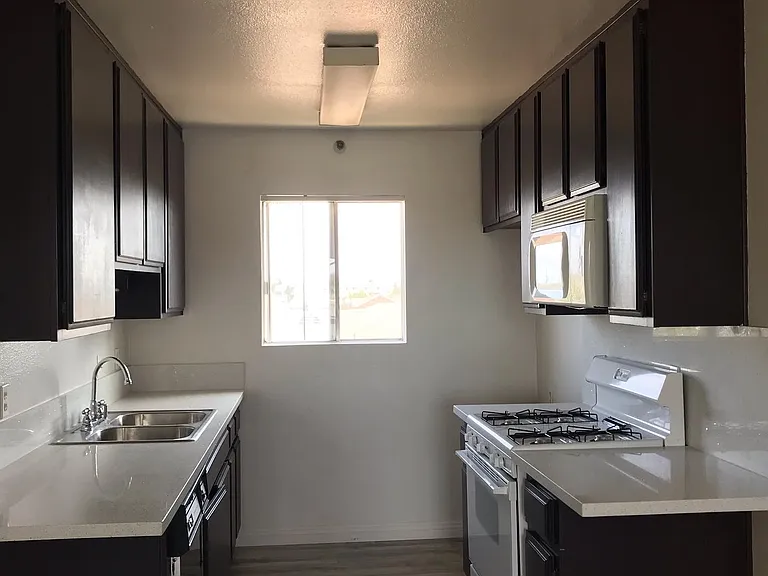 11623 Eucalyptus Ave #5 — Photo 2