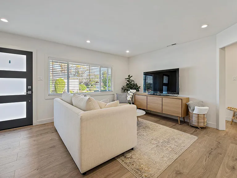 520 Piazza Dr #B — Photo 6