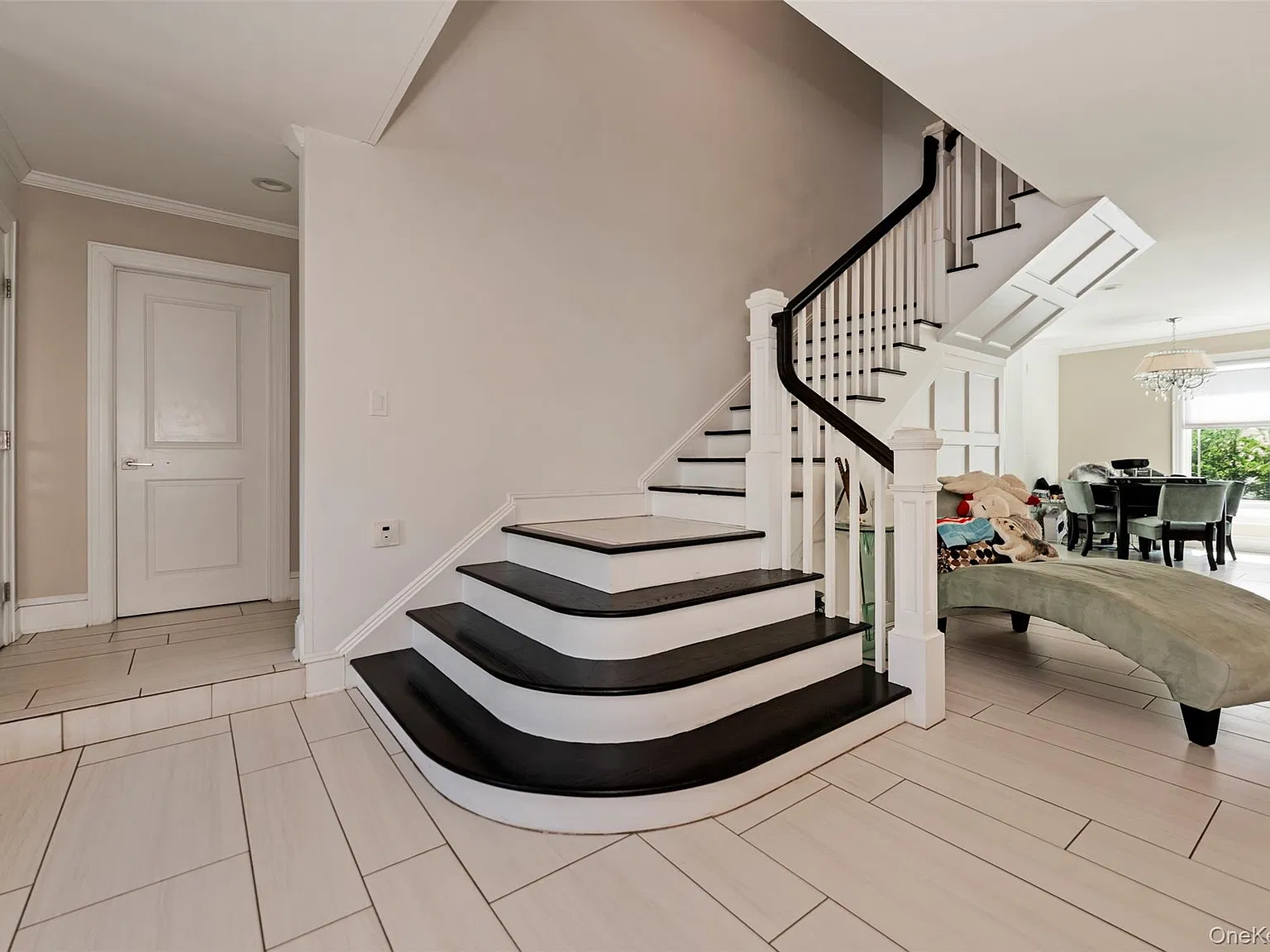 6 bed, 4.0 bath, 5625 sqft, $9,950 — Photo 3