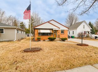 1214 Dousman St, Green Bay, WI 54303