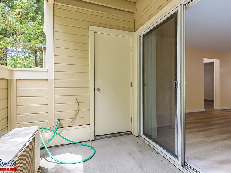 2750 Somerset Park Cir — Photo 2
