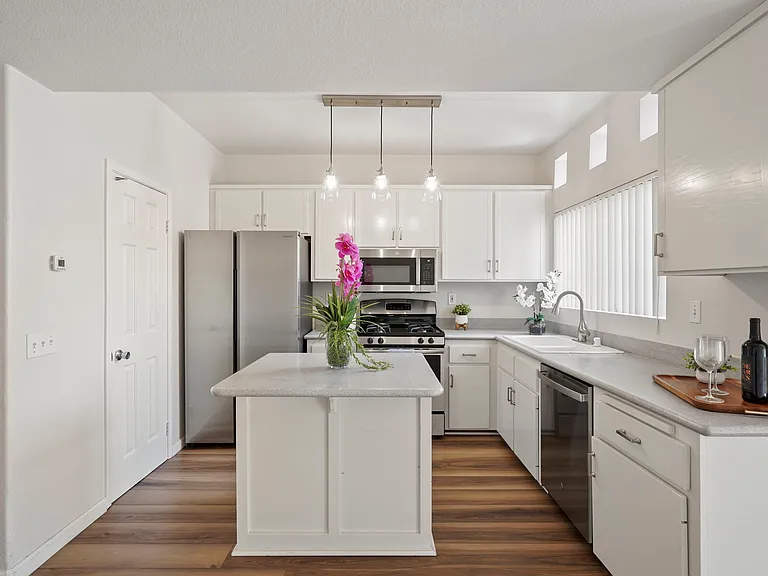 221 Donax Ave #11 — Photo 4