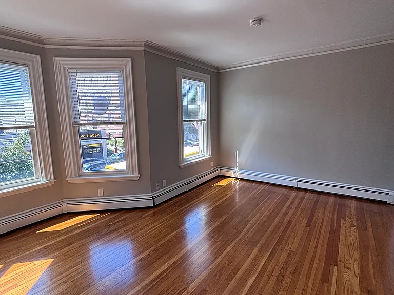 548 E Broadway #2 — Photo 8