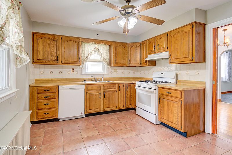5th image of 73 Russell Road