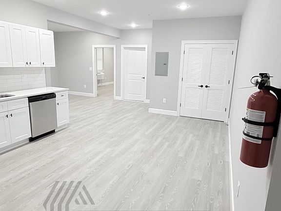 4th image of 168-170 Fair St #200