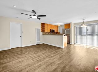 18530 Hatteras St Unit 226, Tarzana, CA 91356