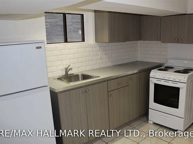 48 Strathcona Ave #BASEMENT — Photo 4